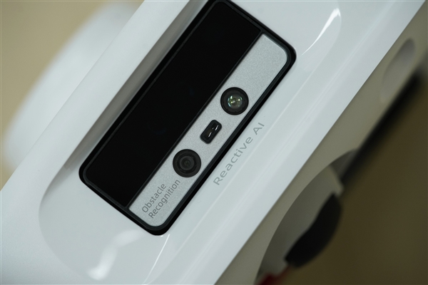 徹底解決毛發(fā)纏繞困擾！石頭P20 Pro掃拖機器人圖賞