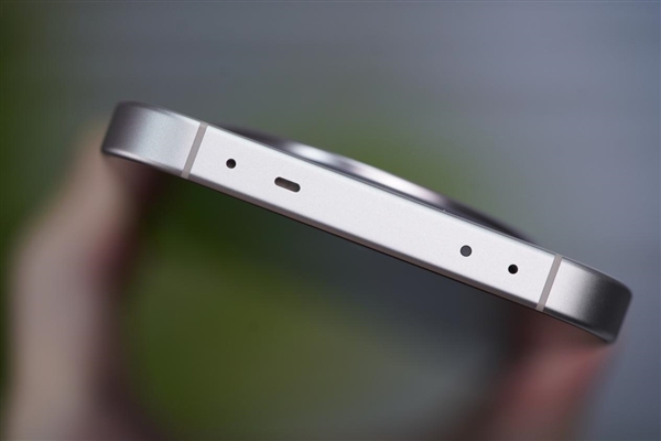 超窄物理四等邊屏幕！OPPO Find X8圖賞