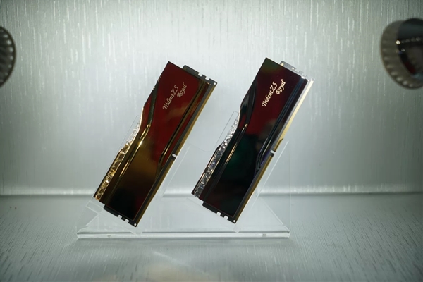 芝奇首秀新一代皇家戟DDR5內(nèi)存：華麗麗飆上9000MHz