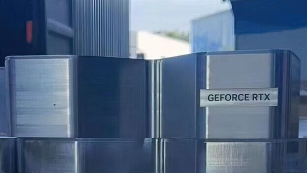 迄今為止最龐大的公版顯卡來了？RTX 4090Ti/Titan曝光