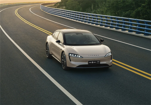 華為又發(fā)了一次智界S7：這回還能逆天改命嗎