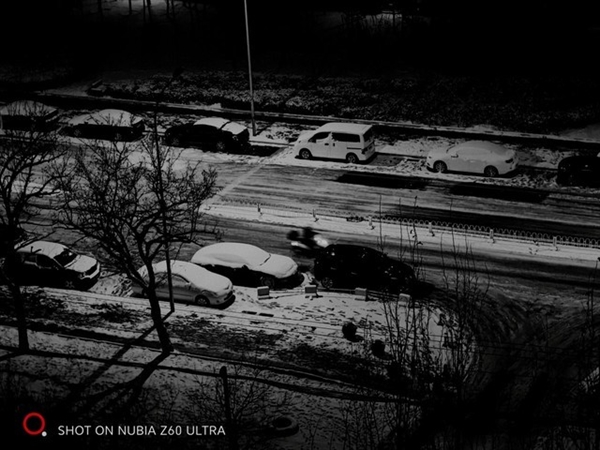 努比亞年度機(jī)皇！Z60 Ultra上手：唯一的真全面屏影像旗艦