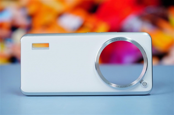 小米2024開(kāi)年最強(qiáng)旗艦！小米14 Ultra龍晶藍(lán)影像套裝圖賞