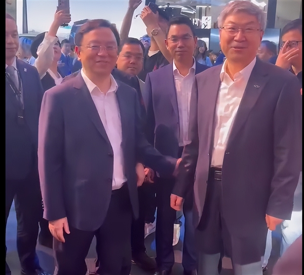 北京車展 不見余承東