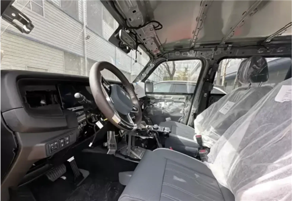 坦克300坐不住了 全新一代北京BJ40曝光 你會(huì)選誰(shuí)？