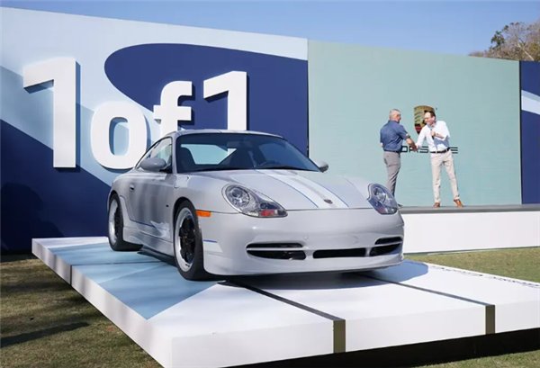 保時(shí)捷經(jīng)典老車拍出860萬天價(jià)！被稱最丑一代911