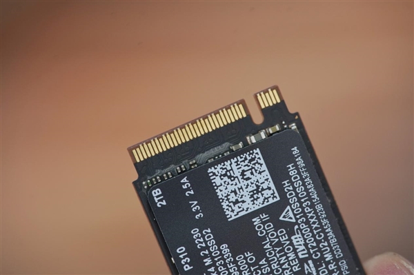 狂飆7100 MB/s！美光P310 SSD圖賞：僅SD卡大小