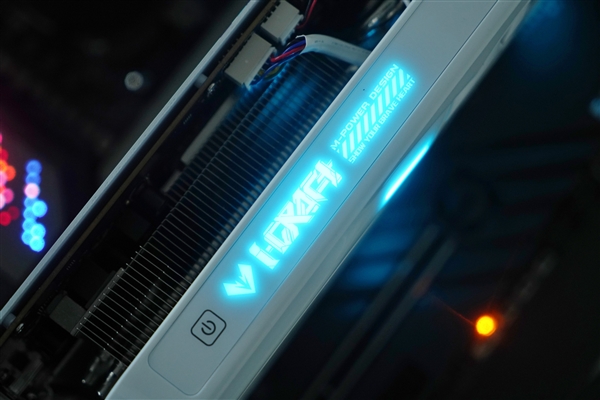 純白陶瓷設(shè)計耳目一新！銘瑄RTX 4080璦珈圖賞