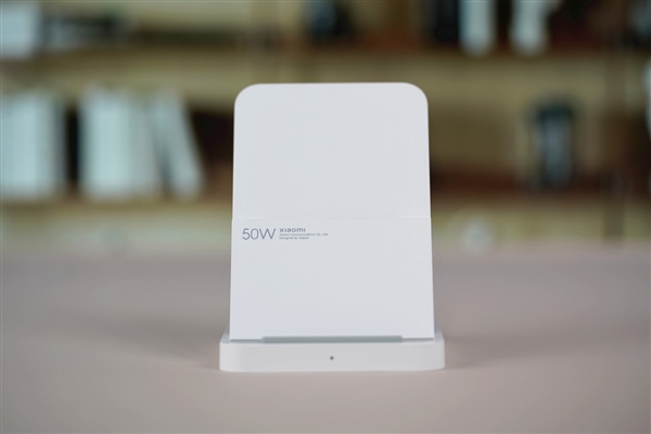 小米13 Pro絕配！小米50W立式風冷無線充Pro圖賞