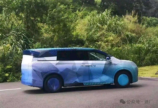 比亞迪全新MPV諜照再曝光：車頭懸掛漢字“唐”