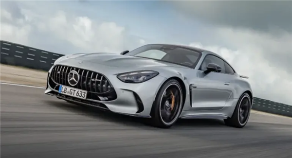 保時(shí)捷911“一生的宿敵”：全新奔馳AMG GT跑車全球首發(fā) 零百僅3.2秒