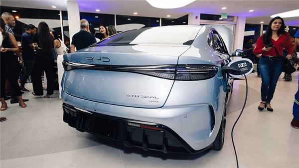 4個(gè)月建成落地 比亞迪加勒比地區(qū)首家門店開(kāi)業(yè)：全系車型首次亮相