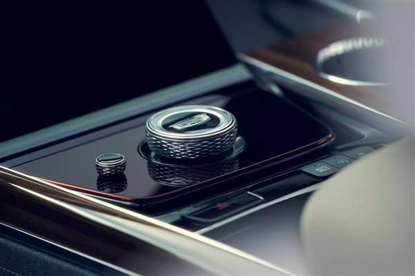 美式鋼鐵巨獸！新款凱迪拉克凱雷德發(fā)布：全系配6.2升大V8