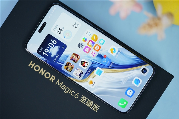 鷹眼相機(jī)設(shè)計(jì)更靈動(dòng)！榮耀Magic6至臻版圖賞