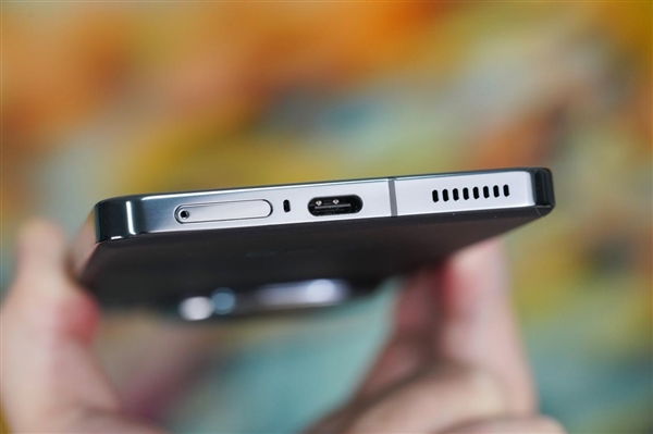 “萬(wàn)里舷窗”吸睛！iQOO 12賽道版圖賞