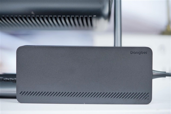 行業(yè)首創(chuàng)隔空指向遙控！當(dāng)貝F7 Pro投影儀圖賞