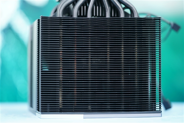 雙塔雙風(fēng)扇8熱管！超頻三泰拉巨風(fēng)RZ820風(fēng)冷散熱器圖賞