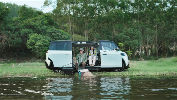 旋轉座椅+對開門 極氪為啥要做MIX