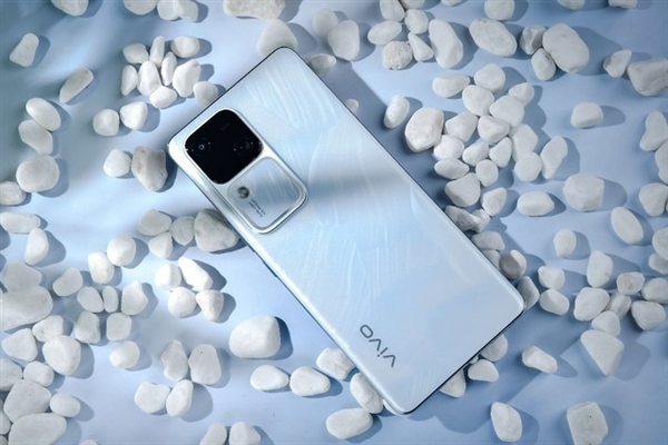 藍(lán)廠把電池玩明白了！vivo S18實測5小時后電量還剩69%