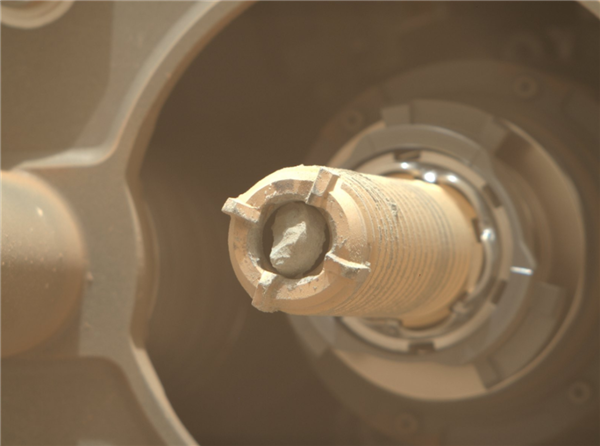 NASA毅力號火星車在火星上抓了一把土：馬上帶回地球