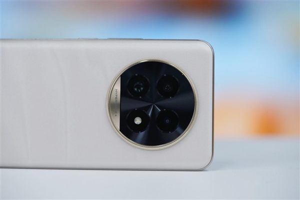 首發(fā)全新索尼超光影潛望長焦！真我13 Pro+圖賞