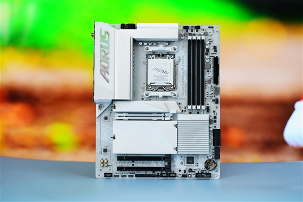 高顏值小白板！技嘉冰雕B650E AORUS ELITE X AX ICE主板圖賞