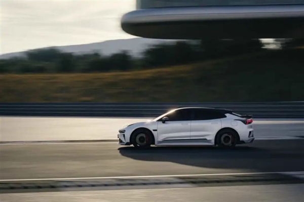 77萬！超跑極氪王開賣 零百2秒級 CEO：別人五年內(nèi)造不出來