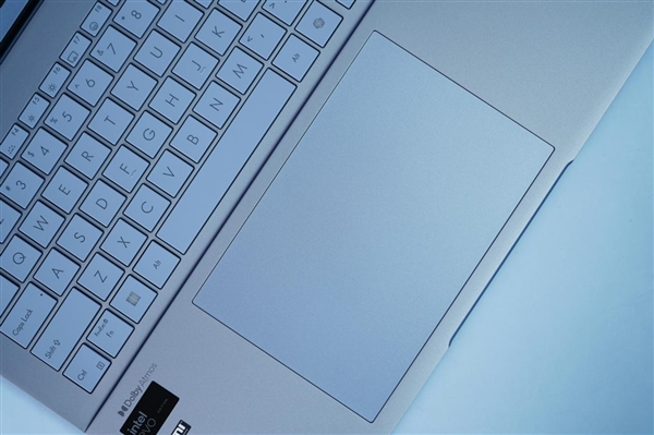 2.8K OLED高刷屏！華碩無畏Pro15 2024高能AI超輕薄本圖賞