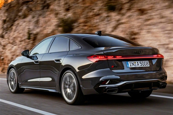 改名A5 新一代奧迪A4官圖提前泄密：內(nèi)飾大變看齊奔馳寶馬