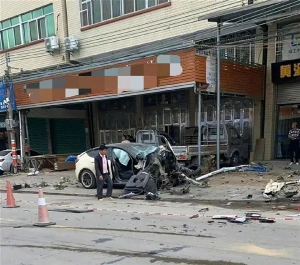 屏黑了、車撞了、人沒了！