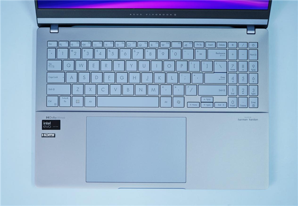 2.8K OLED高刷屏！華碩無畏Pro15 2024高能AI超輕薄本圖賞