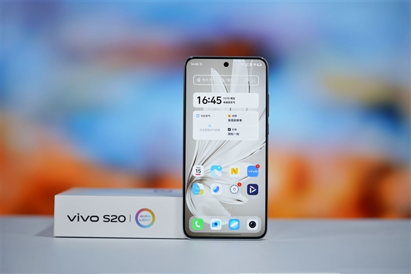 185g機(jī)身塞下6500mAh大電池！vivo S20圖賞