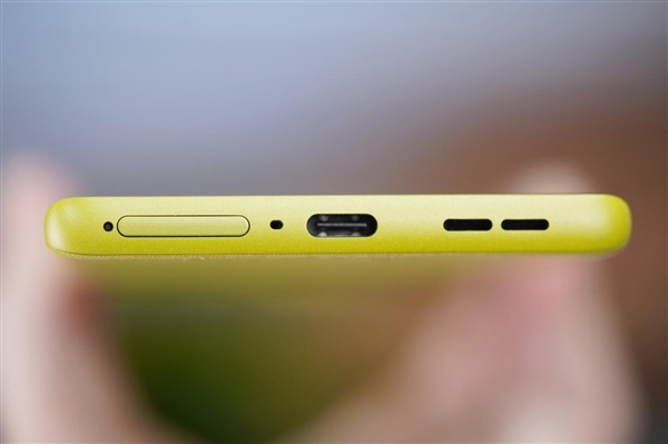 曲面屏+大電池只要1399元！moto S50 Neo圖賞