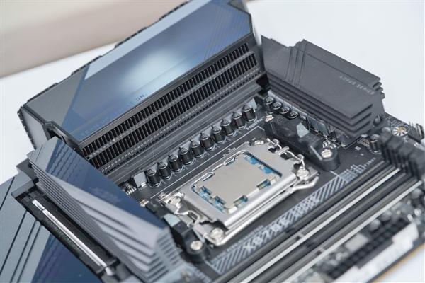 AI自動超頻！技嘉X870E AORUS MASTER超級雕主板圖賞