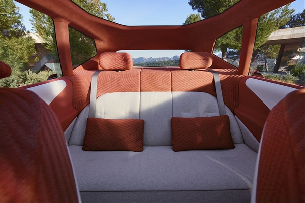 大鼻孔搶鏡！寶馬新時(shí)代X概念車發(fā)布：量產(chǎn)版明年投產(chǎn)