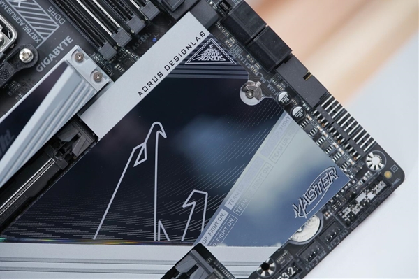 AI自動超頻！技嘉X870E AORUS MASTER超級雕主板圖賞