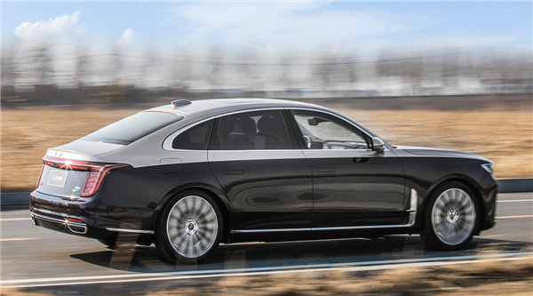 國產(chǎn)最強行政轎車 對標(biāo)BBA 全新紅旗H9上市 售價30.98萬起