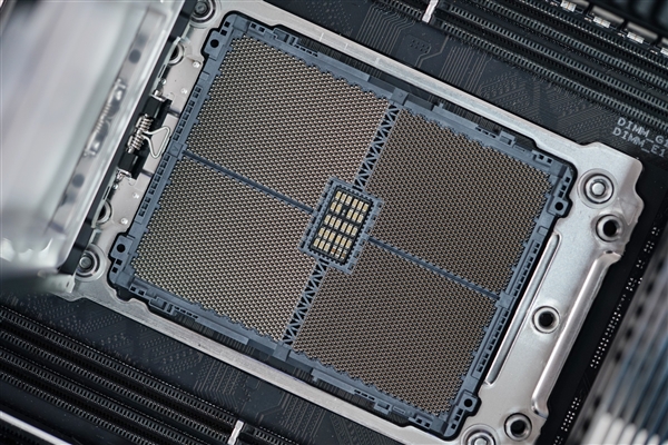 36相極致供電！華碩Pro WS TRX50-SAGE WIFI主板圖賞