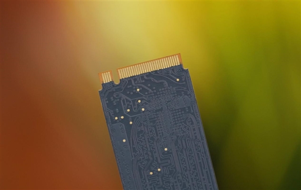 速度狂飆7000MB/s！長(zhǎng)江存儲(chǔ)致態(tài)TiPlus 7100 4TB SSD圖賞