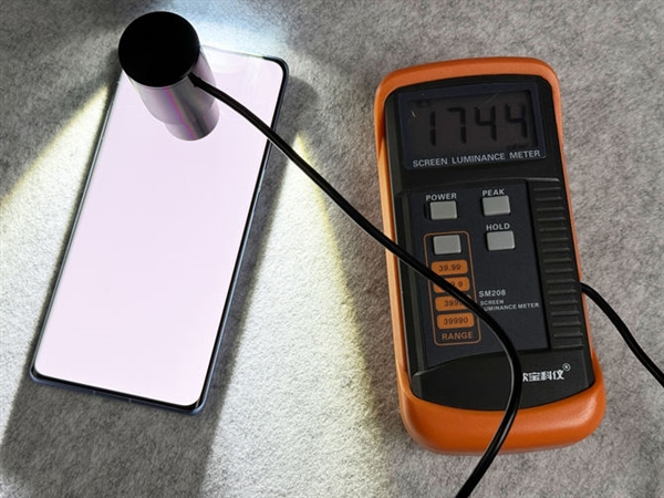 手機(jī)屏幕卷王！一加Ace 3東方屏實(shí)測