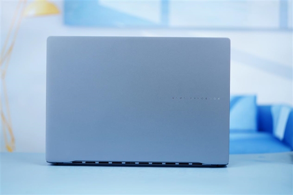 2.8K OLED高刷屏！華碩無畏Pro15 2024高能AI超輕薄本圖賞