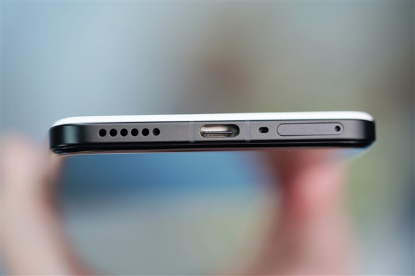 黑白經(jīng)典撞色！小米Civi4 Pro黑與白版圖賞