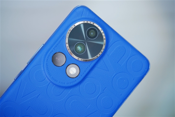 四邊微曲直屏！華為nova 12 Ultra 12號色圖賞