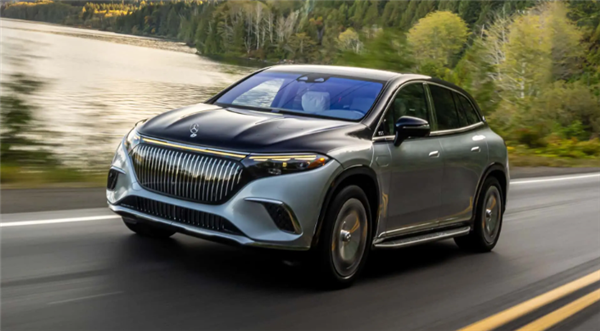 豪華純電SUV“天花板”：奔馳邁巴赫EQS實(shí)車現(xiàn)身：售價(jià)或超200萬(wàn)元