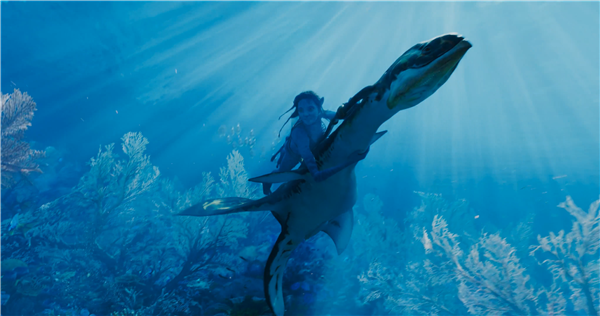 《阿凡達(dá)2》：眩目的技術(shù) 老套的故事