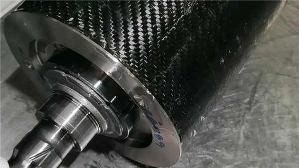 小米SU7用上27200轉(zhuǎn)超級電機！竟然被外媒吹成保時捷殺手