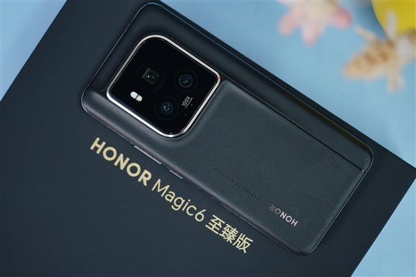 鷹眼相機(jī)設(shè)計(jì)更靈動(dòng)！榮耀Magic6至臻版圖賞