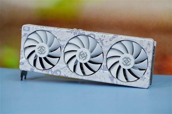 夢幻斑斕！索泰RTX 4070 SUPER X-GAMING OC歐泊白圖賞