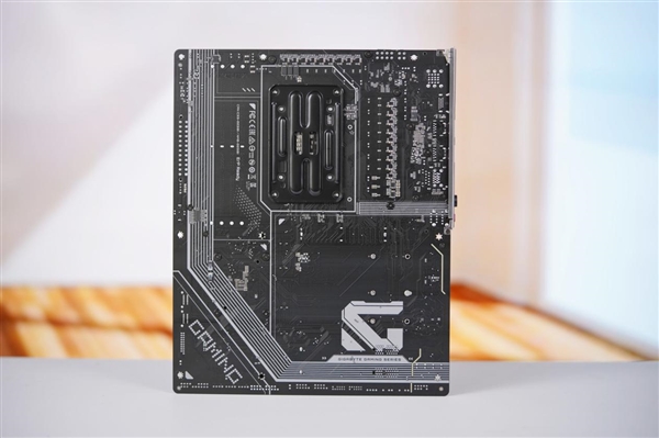 輕松駕馭R9 9950X！技嘉X870 GAMING X WIFI7主板圖賞