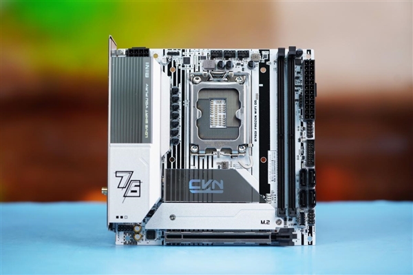 14代酷睿座駕！七彩虹CVN B760I FROEN WIFI D5 V20登陸艦圖賞